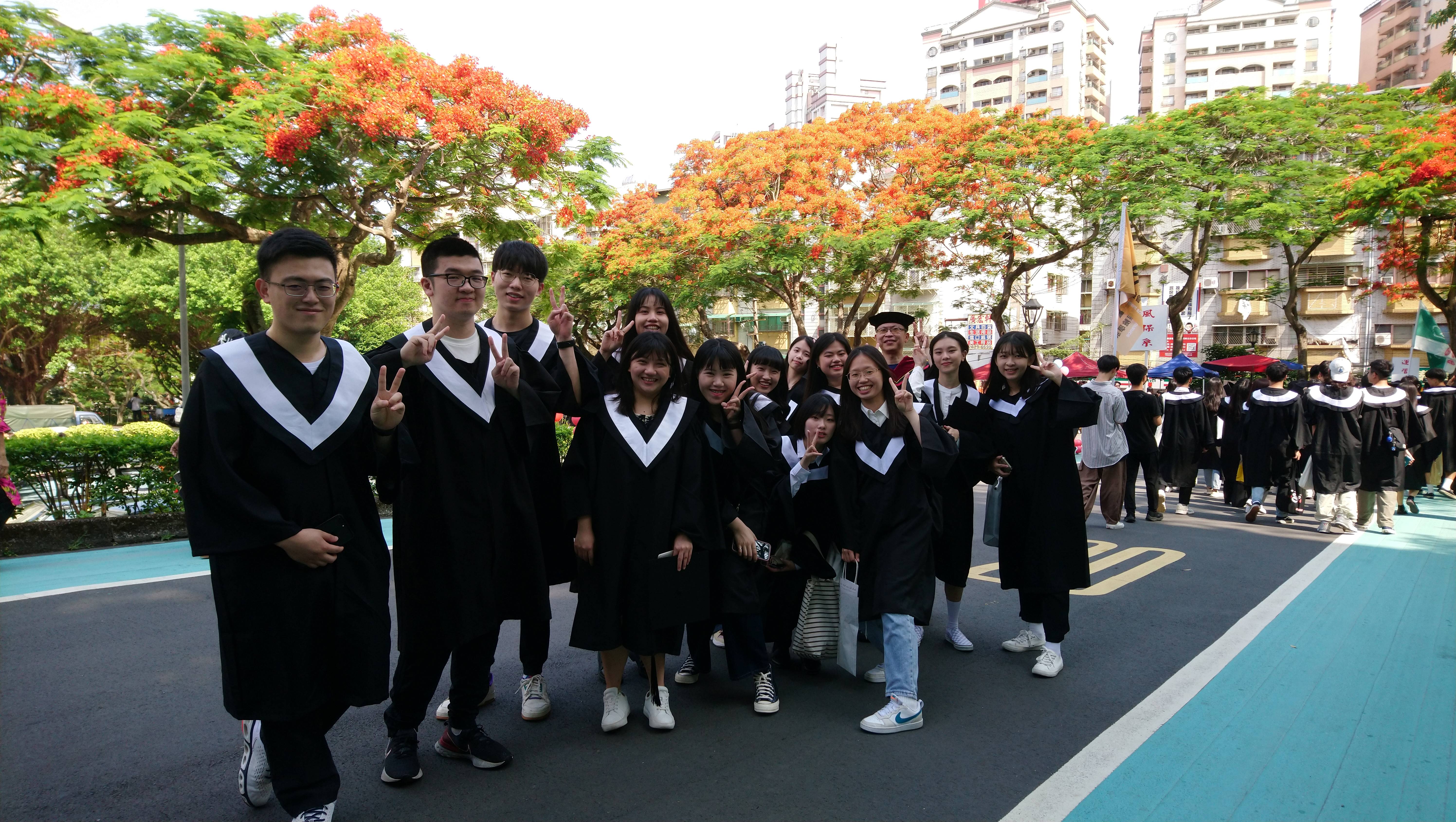 111學年度校畢典(112.6.3) 校園巡禮&體育館典禮【共2個頁面】